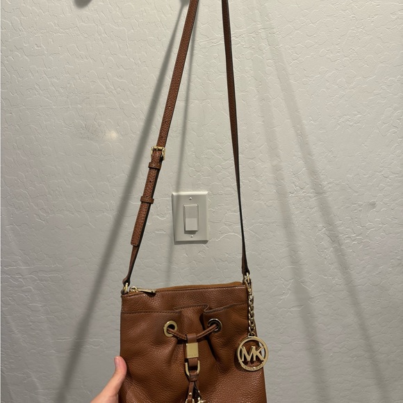 STUNNING! Micheal kors crossbody bag! Worn only a few times in great condition! - Picture 8 of 9